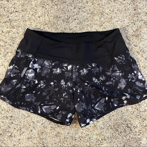 Lululemon Black Print Shorts Size 6